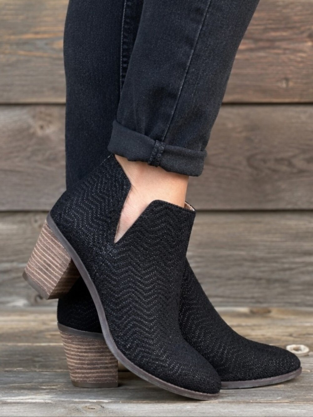 Lucky Brand Pardina Y2K Western Boho Textured Suede Block Heel Ankle Bootie 8M